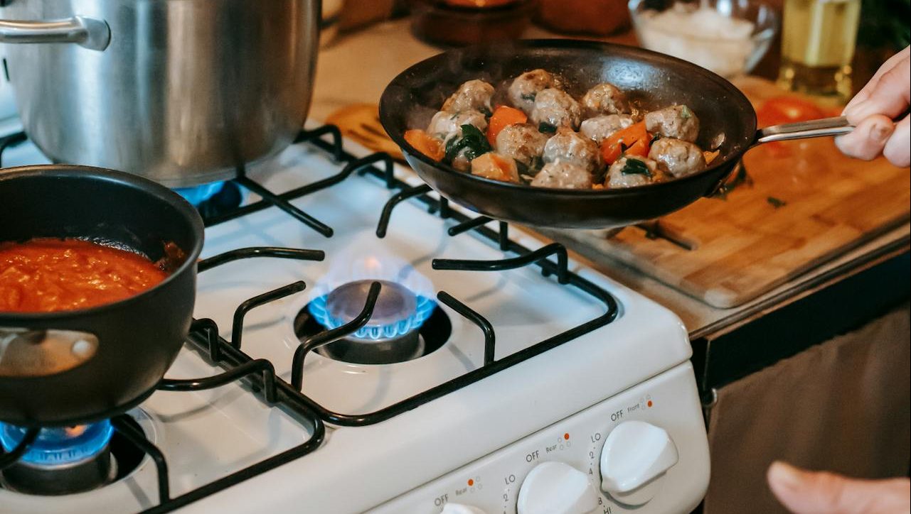 Alat Masak Dapur Terlengkap Yang Berguna Untuk Pemula