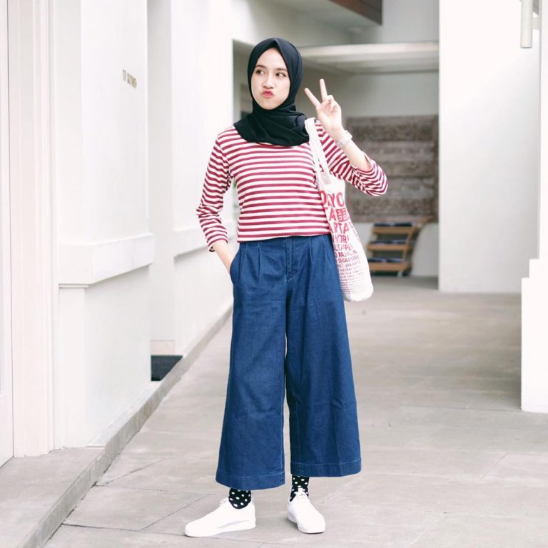 Ide Outfit Traveling Hijab Simpel Namun Menawan