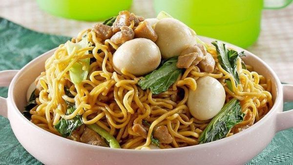 5 Kreasi Mie Goreng Enak & Anti Ribet. Anak Kos Wajib Coba!