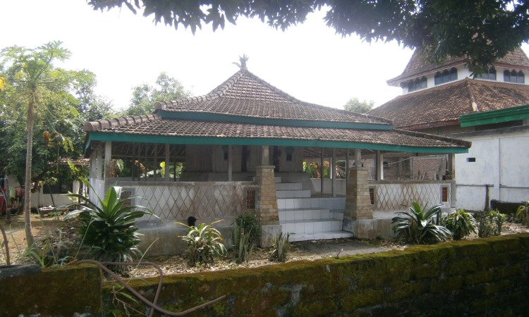12. Makam Dewi Sekardadu