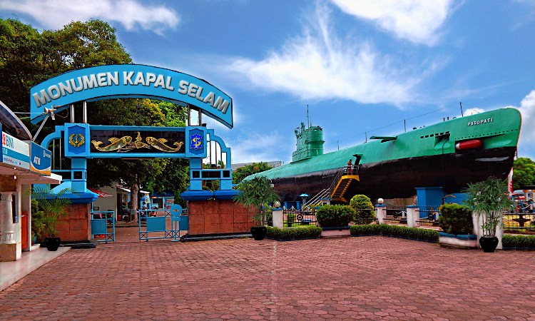 7.   Museum Kapal Selam