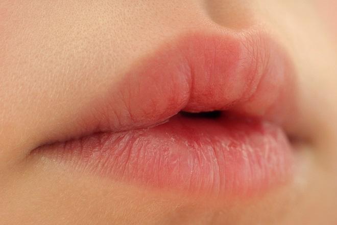 3. Pelembab Bibir Alami