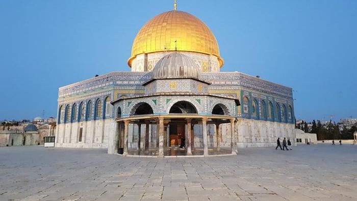11.  Masjid Kubah Emas – Palestina