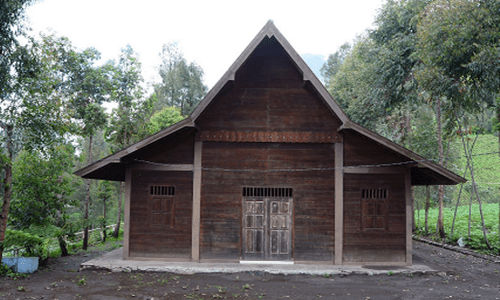 4. Rumah Adat Suku Tengger di Jawa Timur