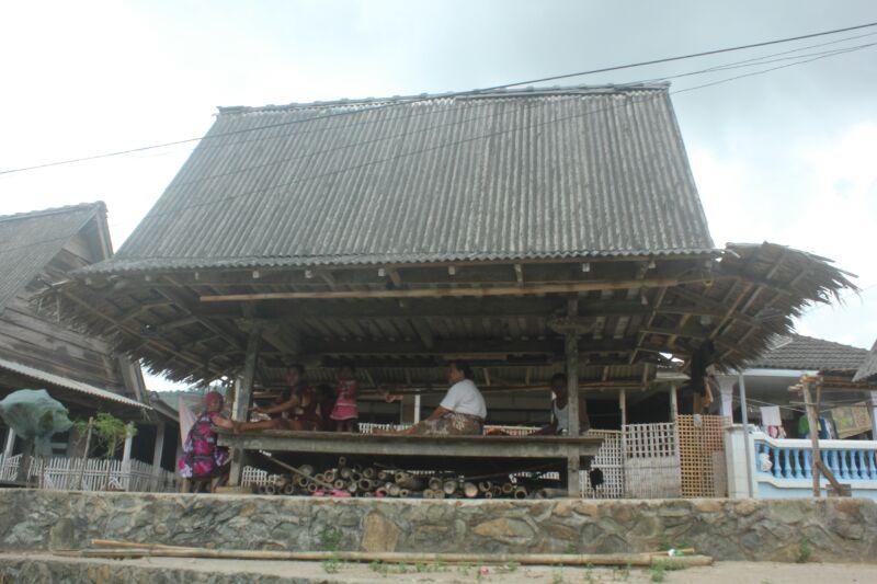 5. Rumah Adat Dhurung Jawa Timur