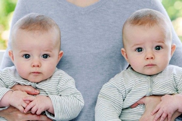 7. Mimpi Melahirkan Anak Laki-Laki Kembar