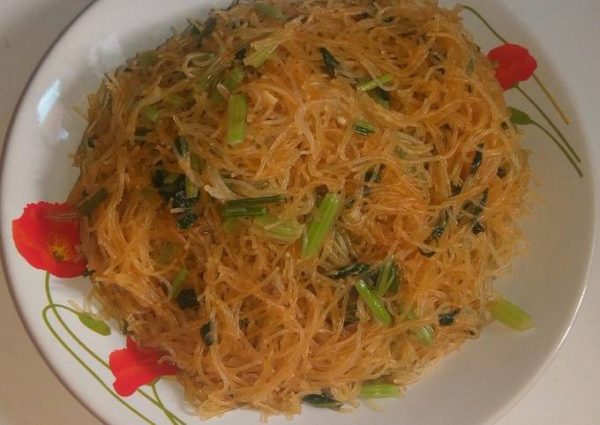 7 Resep Bihun Goreng Enak & Mudah Dibuat Ala Rumahan