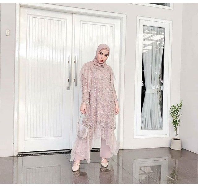 3. Kebaya Modern Hijab Celana