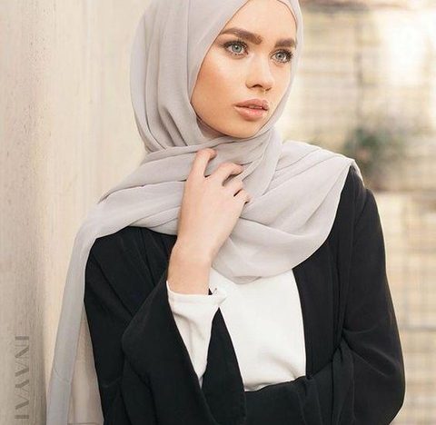 2. Tutorial Hijab Pashmina Tanpa Jarum