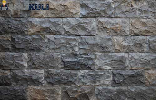 4. Dinding Batu Alam
