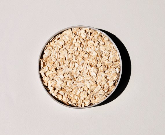 cara memutihkan wajah secara alami dan permanen oatmeal