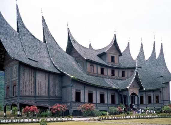 rumah adat sumatra barat