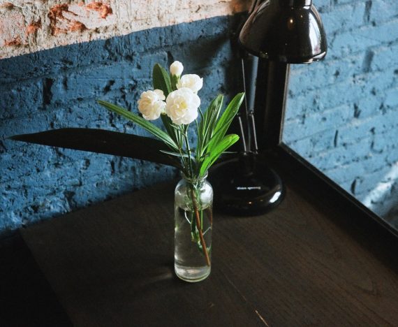 Vas bunga transparan