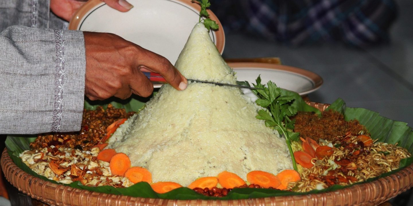 Resep Dan Trik Membuat Nasi Tumpeng Putih Yang Bagus!