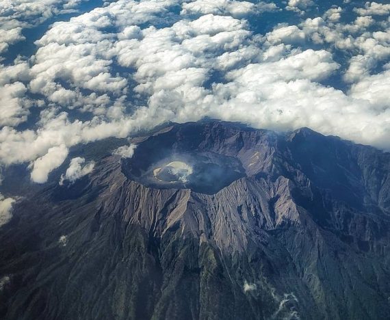 gunung tertinggi di indonesia