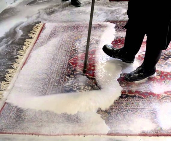 Tips membersihkan karpet