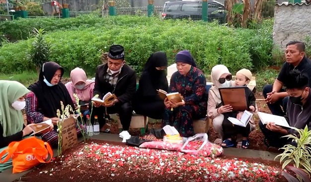 artis ziarah kubur sebelum puasa ramadhan