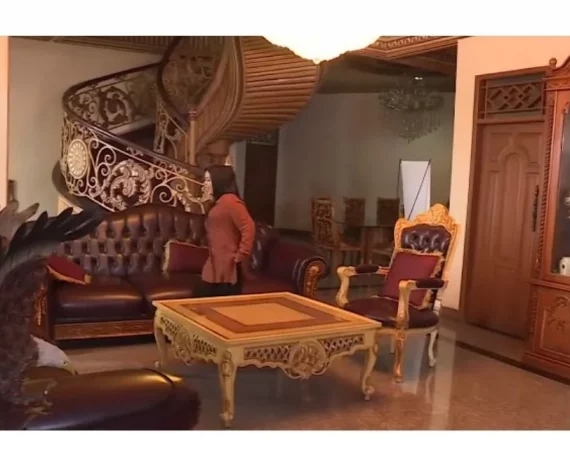 Ruang tamu rumah Muzdalifah