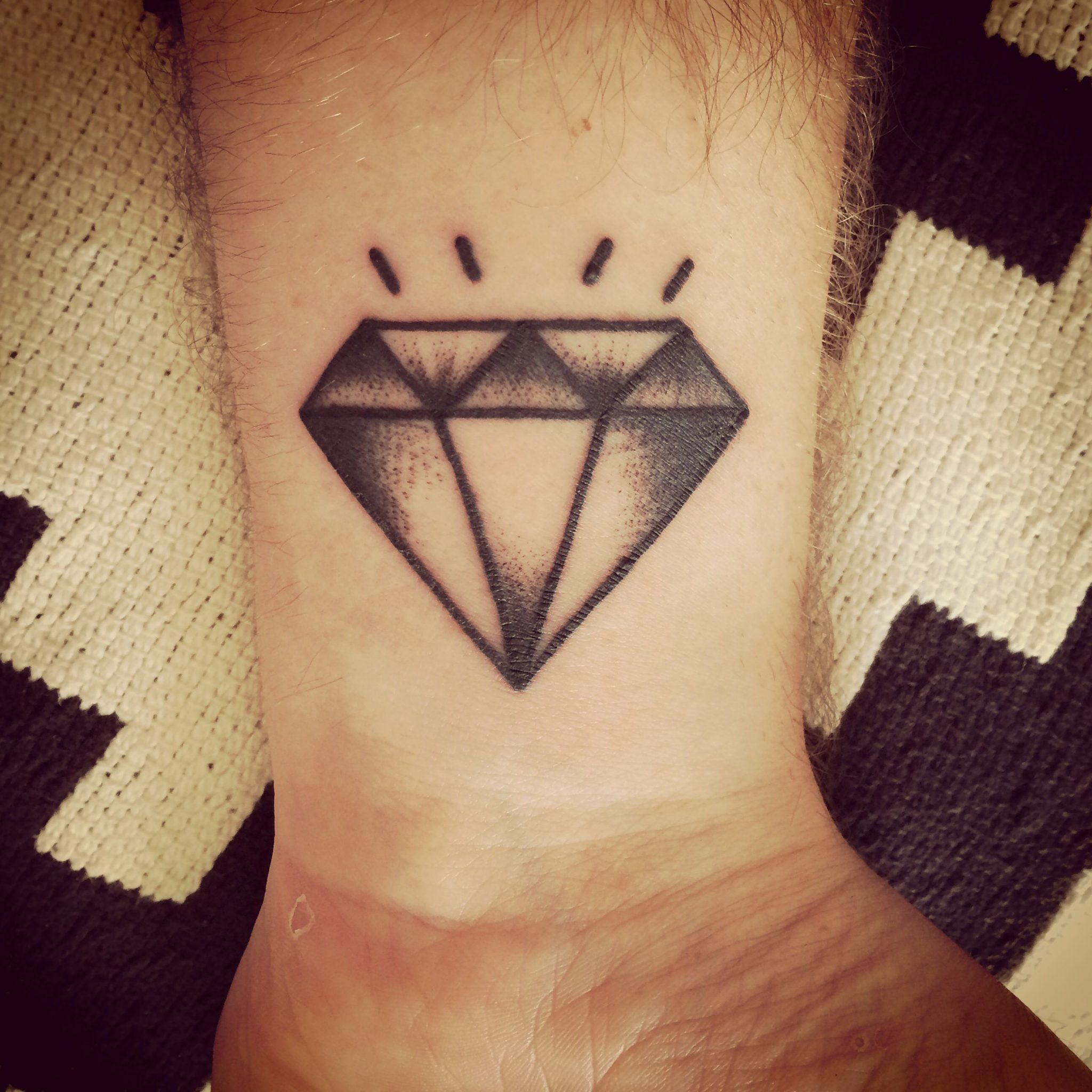 16 Rekomendasi Desain Tato Simple dan Keren Beserta Artinya