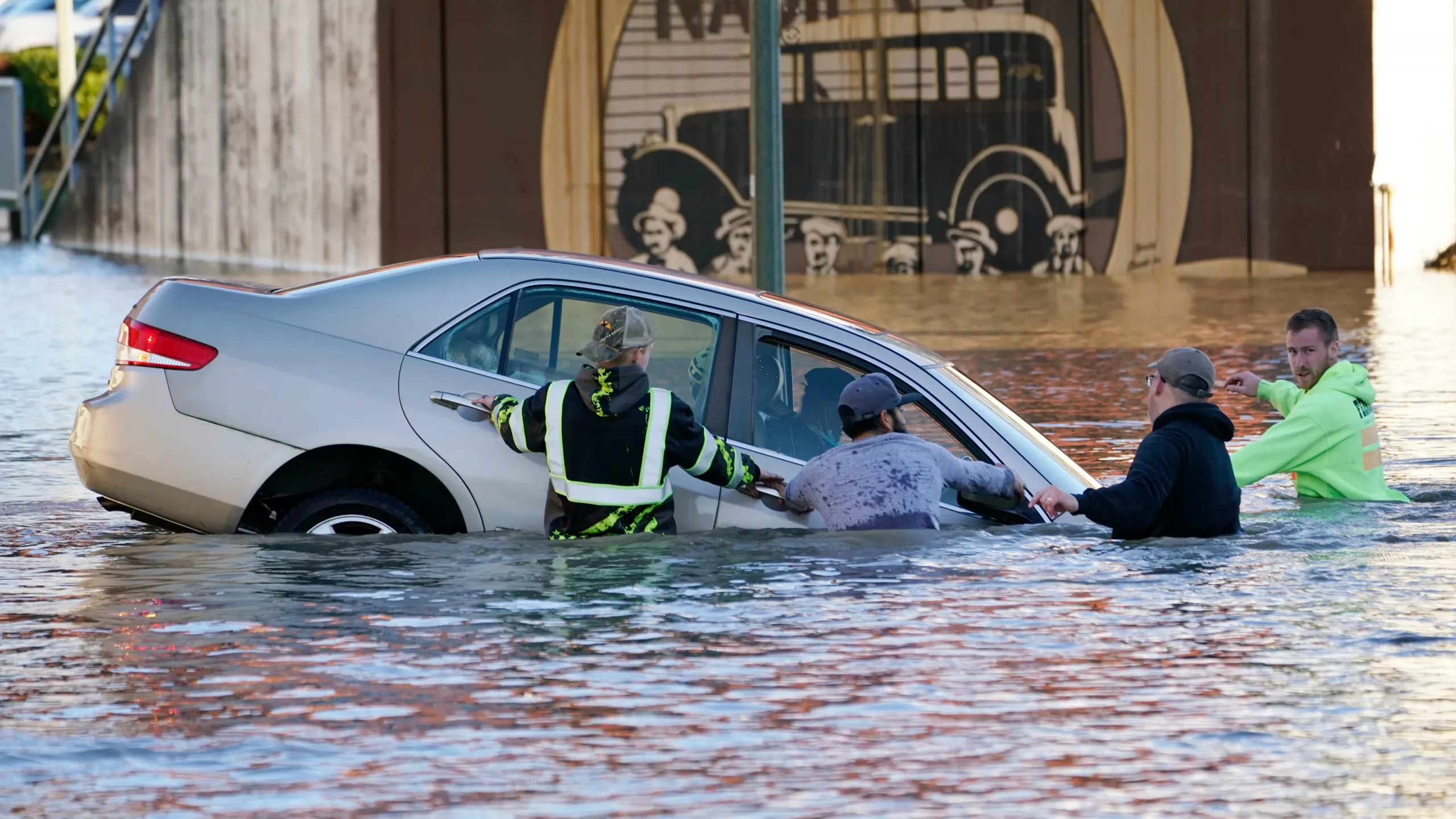 Mobil kebanjiran