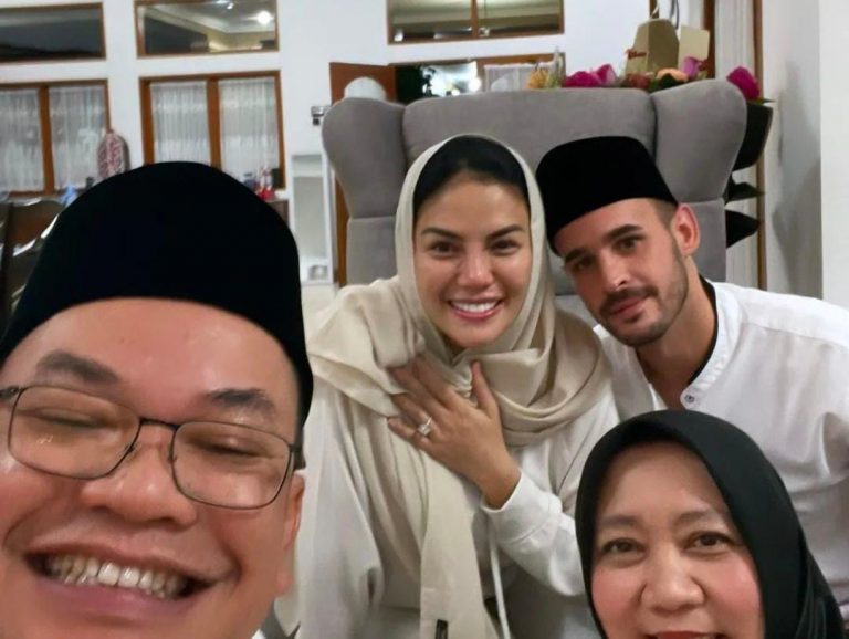 Potret Antonio Dedola Kekasih Bule Nikita Mirzani Jadi Mualaf