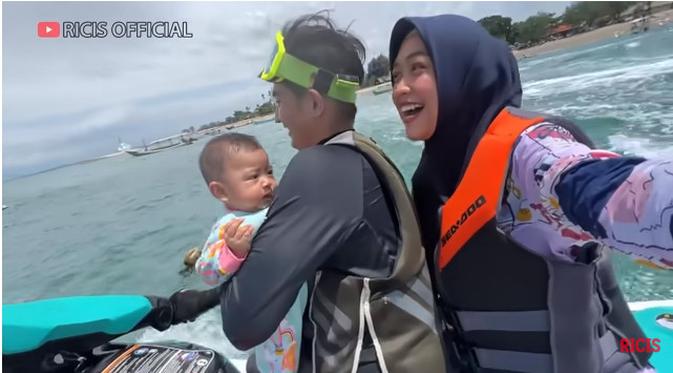 baby moana naik jetski