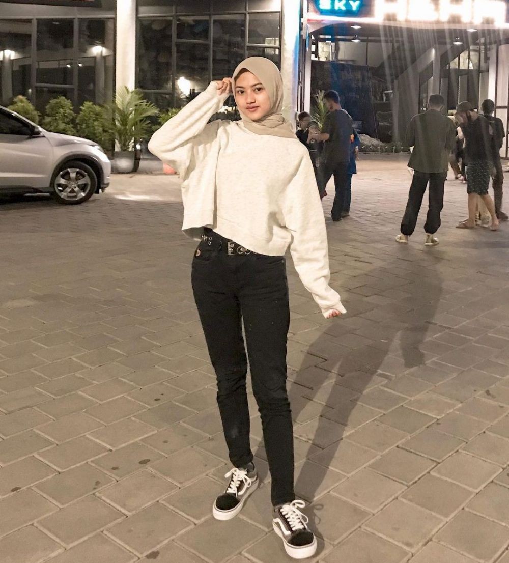 ootd hijab celana jeans hitam