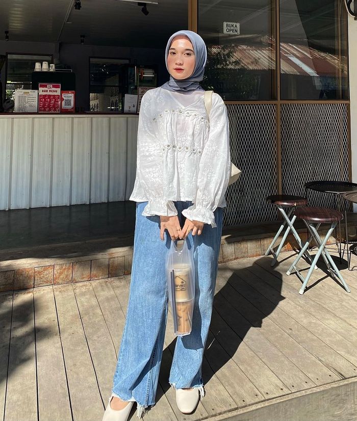 12 Inspirasi OOTD Kulot Jeans Hijab Remaja Kekinian