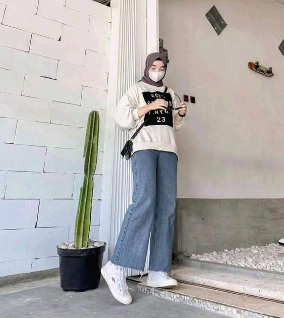 12 Inspirasi OOTD Kulot Jeans Hijab Remaja Kekinian