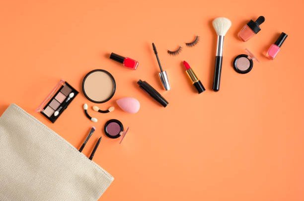 cara membersihkan pouch make up
