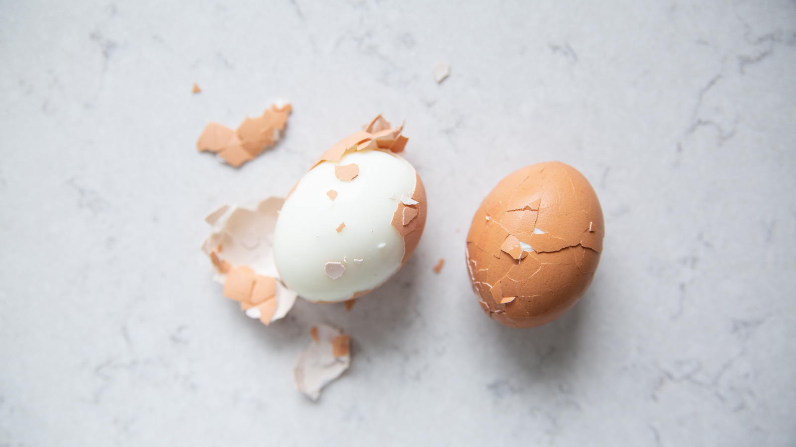 Cara mengupas telur