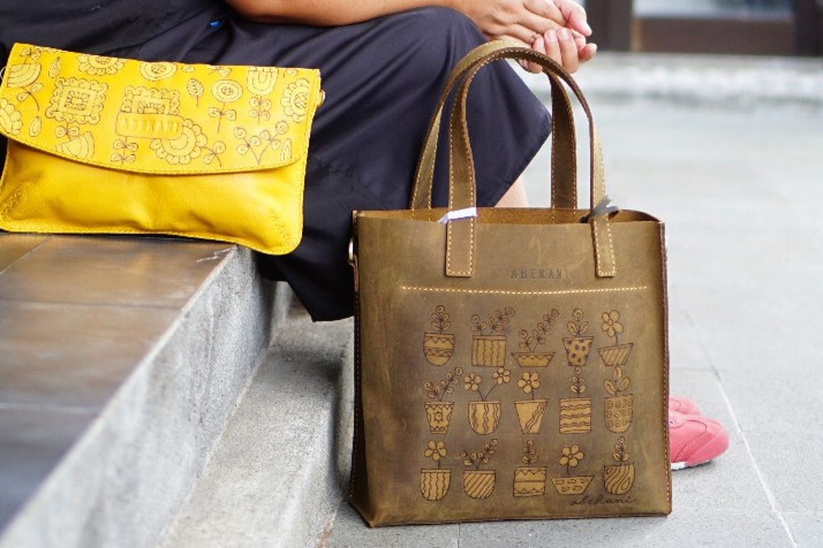 Tas wanita lokal yang terbuat dari kulit asli