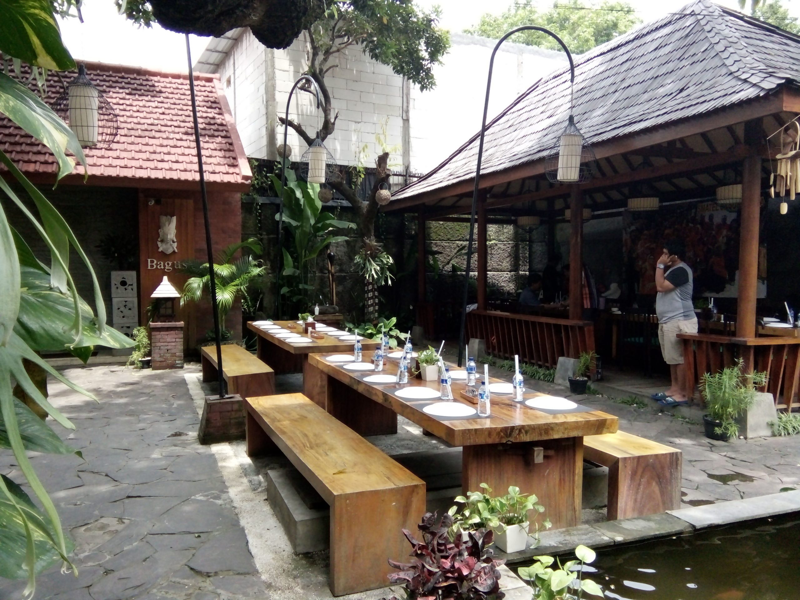 Tempat makan outdoor di Surabaya