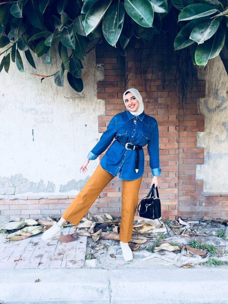 Layering dengan Kulot Biru Dongker