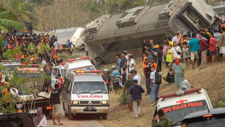 Fakta Kecelakaan Kereta Argo Semeru Vs Argo Wilis