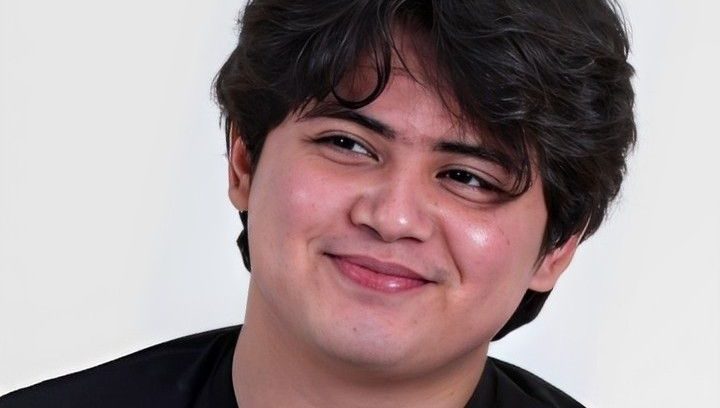 9 Potret Penampilan Baru Aliando Syarief Yang Bikin Pangling