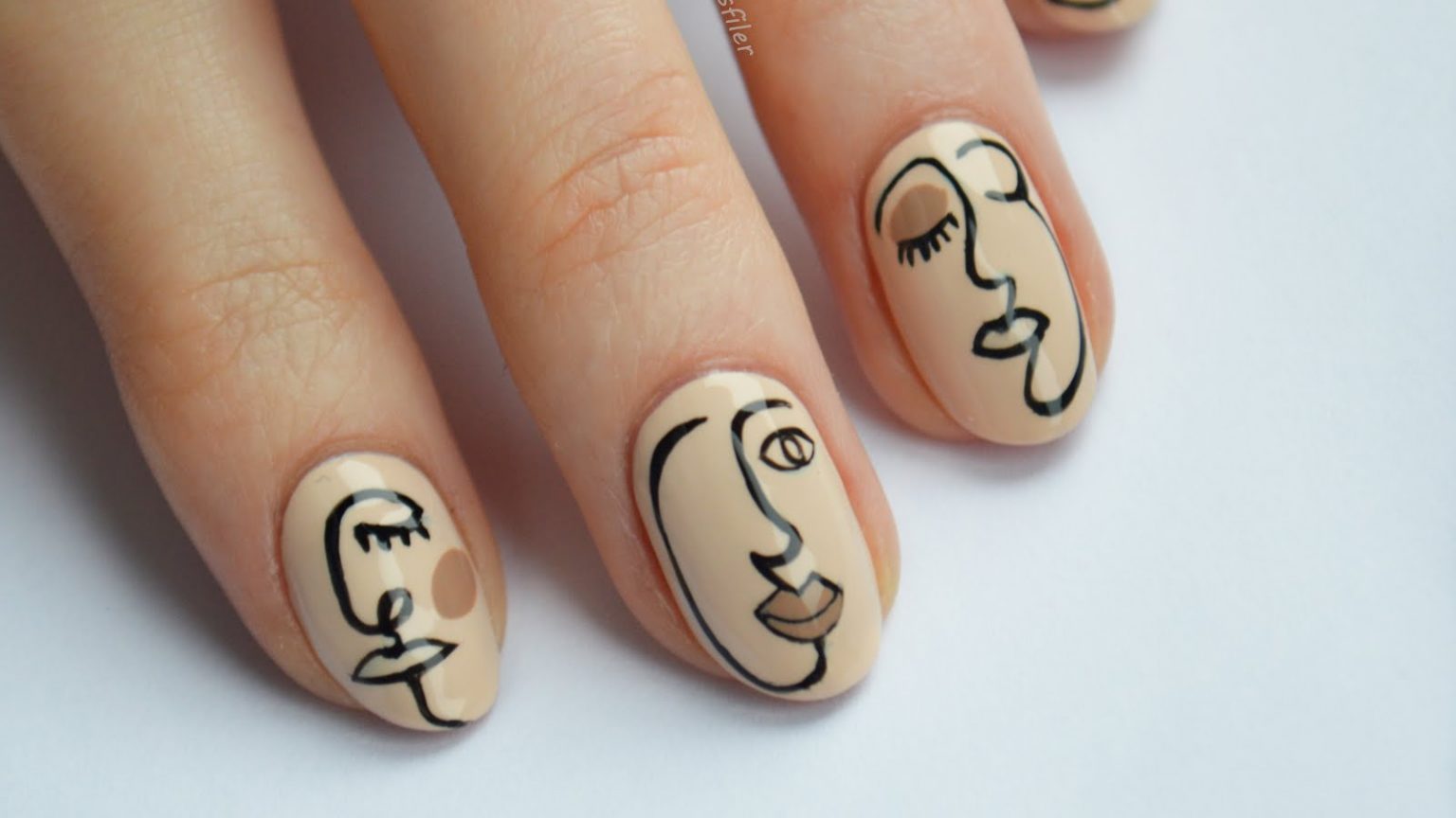 25 Inspirasi Desain Nail Art untuk Pemula, Tanpa Alat Khusus!