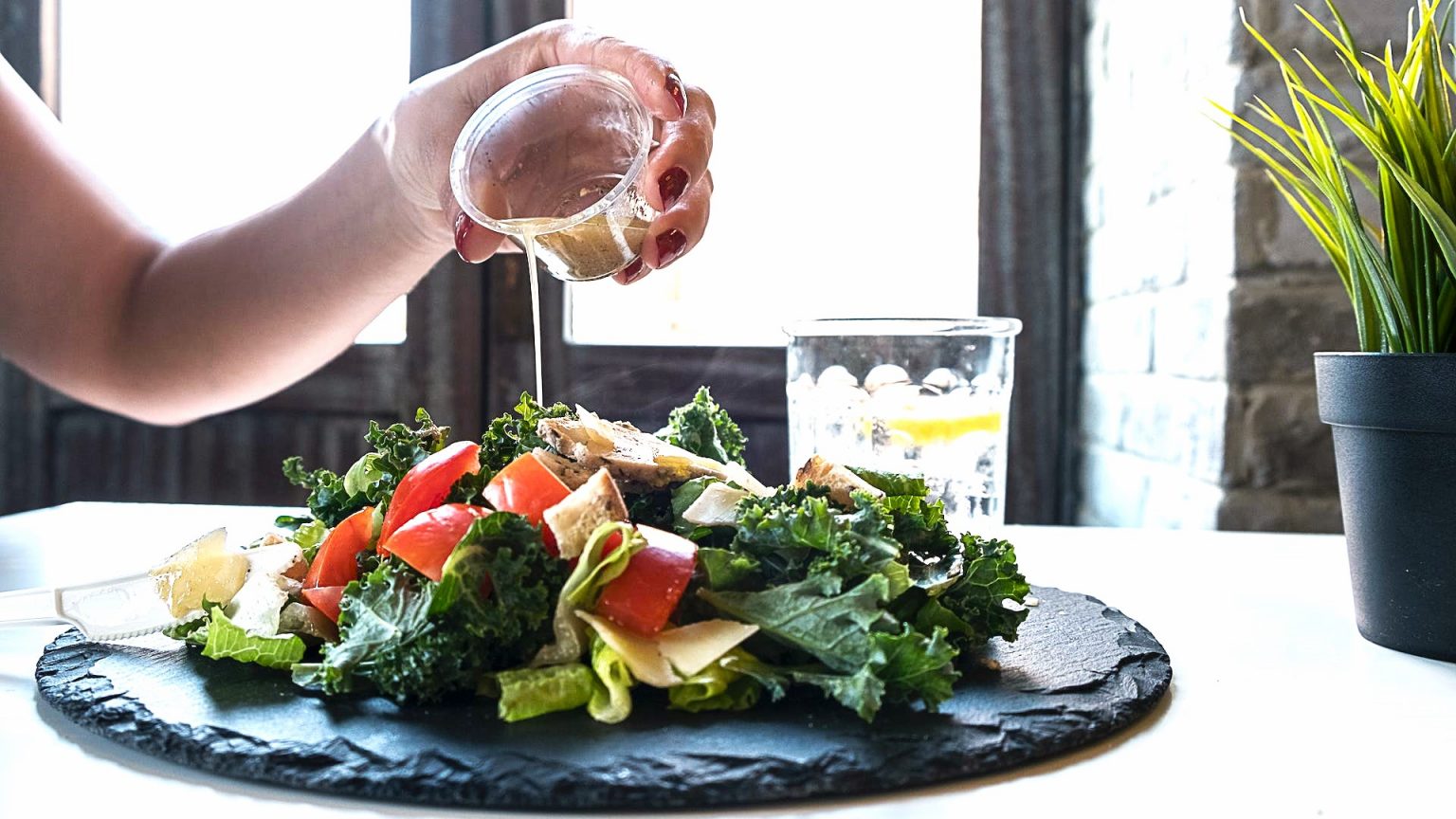 12 Merek Dressing Salad yang Cocok untuk Diet, Tetap Enak!